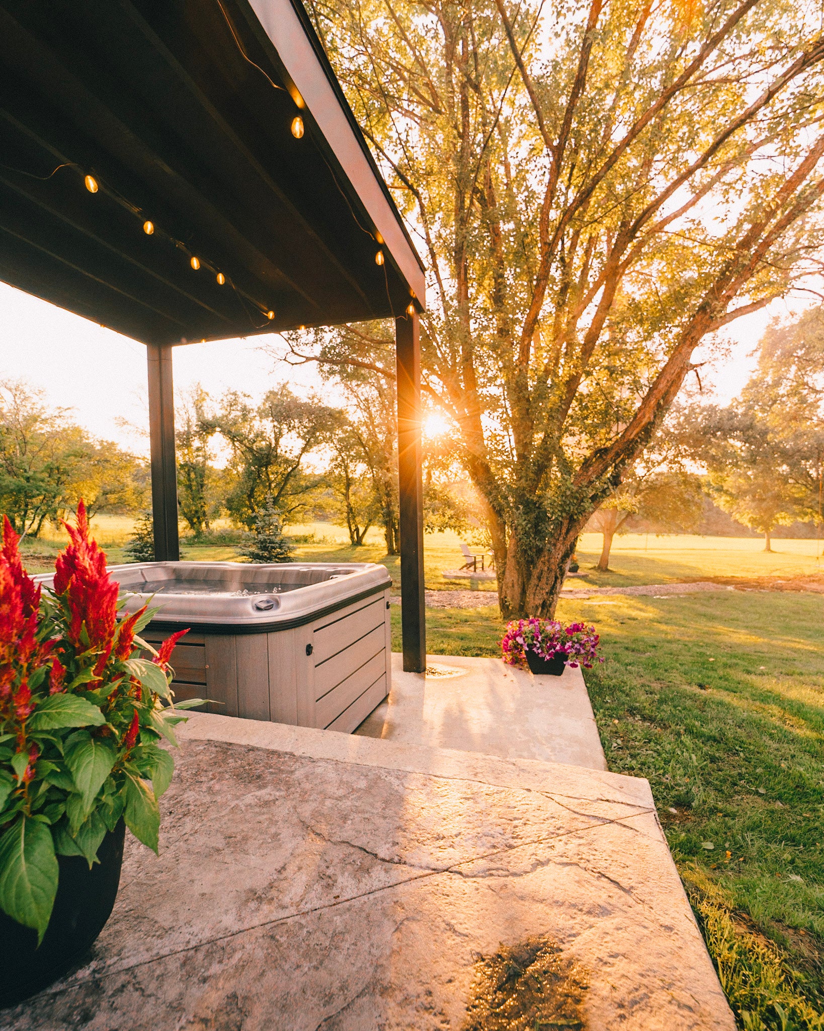 [Hot Tub] [Exterior]